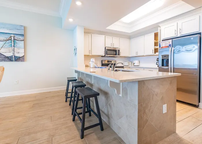 Phoenix Gulf Towers 706 Apartment